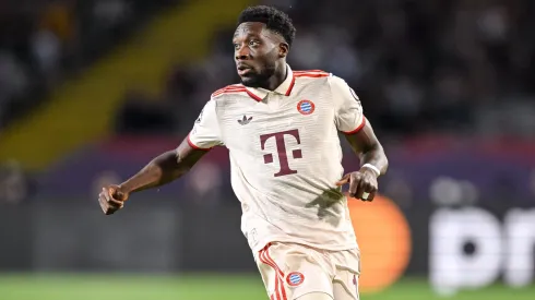 Alphonso Davies em ação pelo Bayern de Munique. Foto: Imago