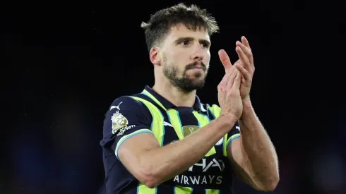 Rúben Dias a aplaudir os adeptos. Foto: Imago