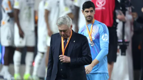 Real Madrid de Ancelotti perdeu para o Barcelona. Foto: Yasser Bakhsh/Getty Images.