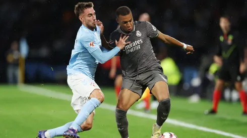 Real Madrid x Celta de Vigo: Mingueza e Mbappé. Foto: Florencia Tan Jun/Getty Images.