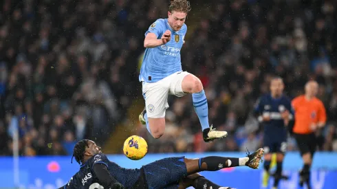 Manchester City x Chelsea duelam na Premier League. Foto: Shaun Botterill/Getty Images.