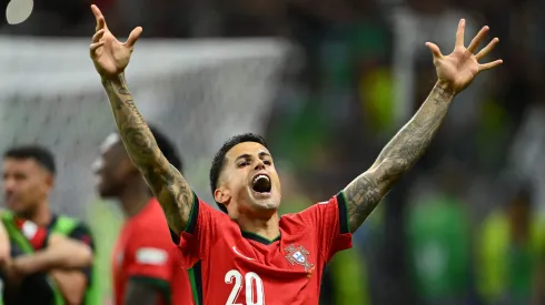 João Cancelo tem 30 anos e joga no Al Hilal. Foto: Getty Images.