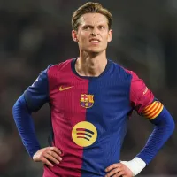 Barcelona recusa oferta milionária do Manchester United por Frenkie de Jong, fundamental para Hansi Flick