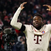 Alphonso Davies sofre lesão grave no Canadá e desfalca o Bayern Munique até final da temporada