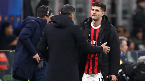 Sérgio Conceição e Christian Pulisic a cumprimentarem-se, após um jogo do AC Milan. Foto: Getty