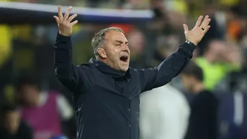 Hansi Flick, treinador do Barcelona, durante o jogo com o Dortmund. Foto: Getty Images