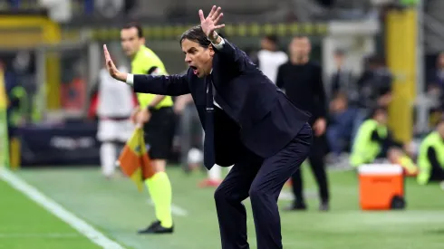 Simone Inzaghi em ação durante o Inter Milan x AC Milan. Foto: Getty