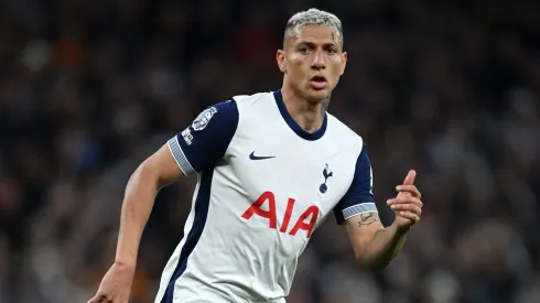 Richarlison tem tido vida difícil no Tottenham. Foto: Justin Setterfield/Getty Images