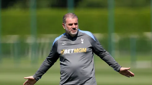 Ange Postecoglou, treinador do Tottenham, fala sobre o Manchester United. Foto: Getty Images