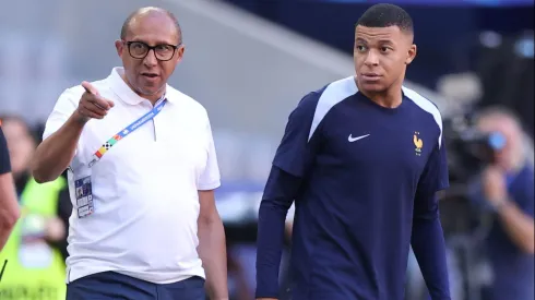 Philippe Diallo, presidente da FFF, com Kylian Mbappé. Foto: Getty Images