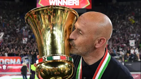 Vincenzo Italiano, treinador do Bologna, a comemorar a vitória na Taça. Foto: Getty