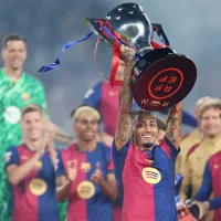 Raphinha renova o contrato com o Barcelona por mais uma temporada, até 2028