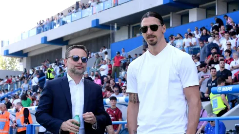 Giorgio Furlani e Zlatan Ibrahimovic, dirigentes do Milan, foram alvo da contestação dos adeptos. Foto: MilanAlessandro Sabattini/Getty Images