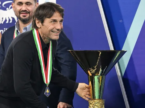 Antonio Conte deverá, afinal, permanecer no comando do Nápoles