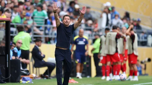 Diego Simeone a dar indicações à equipa do Atlético Madrid. Foto: Getty