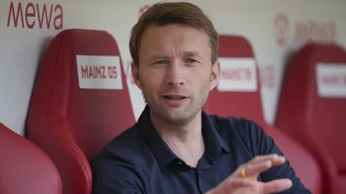 Simon Rolfes, antigo médio e capitão do Bayer Leverkusen, é o diretor-desportivo do clube e não se deixa intimidar pelas saídas de Xabi Alonso e vários jogadores fulcrais neste defeso.