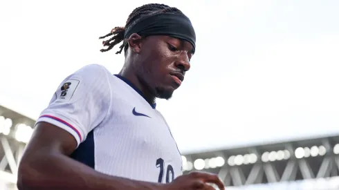 Noni Madueke, do Chelsea, chegou a acordo com o Arsenal. Foto: Judit Cartiel/Getty Images