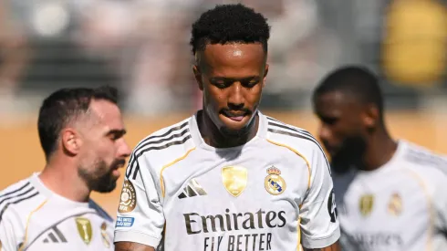 Éder Militão regressou aos relvados após lesão, durante o PSG x Real Madrid. Foto: Getty