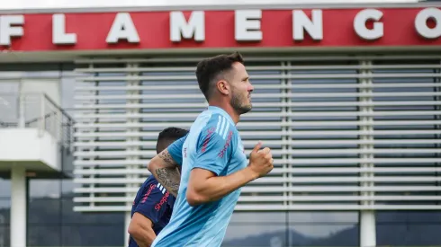 Saúl Ñíguez já treina com a equipa brasileira. Foto: Flamengo