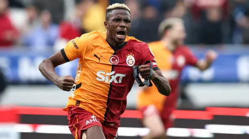 A transferência de Victor Osimhen, do Nápoles para o Galatasaray, por 75 milhões de euros é das mais importantes e mediáticas neste mercado de transferências.
