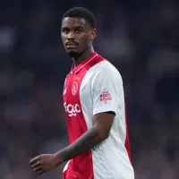 Chelsea garante a contratação de lateral-esquerdo Jorrel Hato, do Ajax; Vê os detalhes