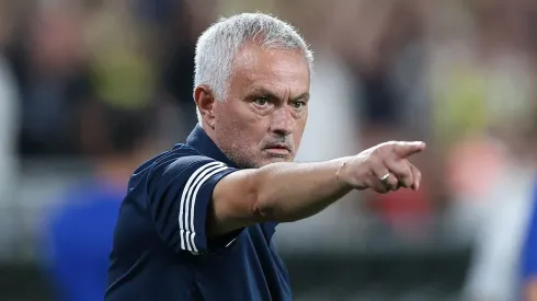 José Mourinho durante Fenerbahçe x Feyenoord. Foto: Getty Images