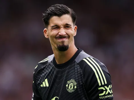 Rio Ferdinand critica o guarda-redes Altay Bayindir: "Não fala..."