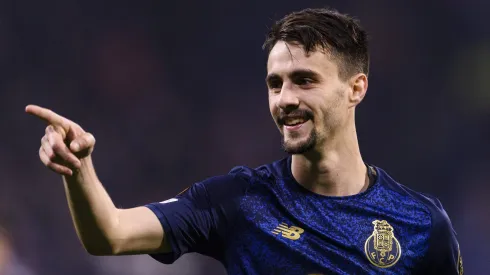 Fábio Vieira chegou ao Porto nesta terça (27). Foto: Imago