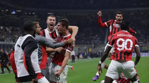 Jogadores do AC Milan festejam golo com o Inter. Foto: Imago