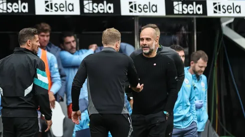 Guardiola e Howe cumprimentam-se após o empate. Foto: Imago
