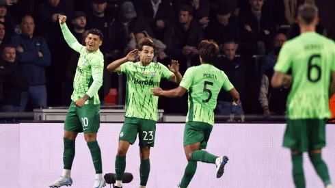 Jogadores do Sporting festejam empate frente ao PSV. Foto: Imago