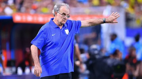 Marcelo Bielsa no "centro da polémica" no Uruguai. Foto: Imago