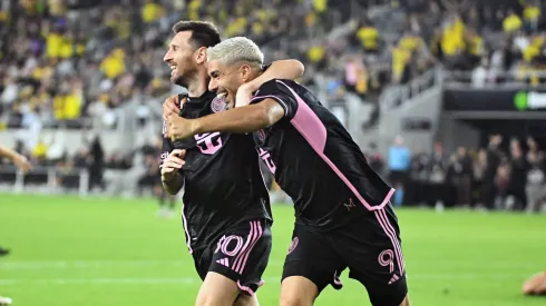 Messi e Suárez celebram juntos um golo. Foto: Imago