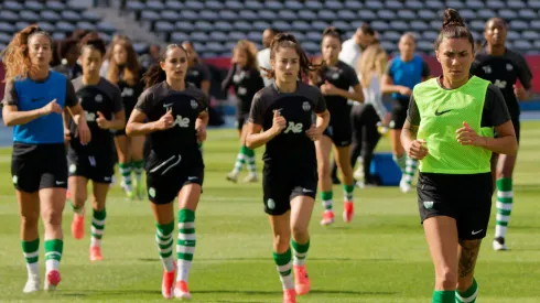 Jogadoras do Sporting a aquecer. Foto: Imago