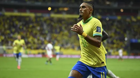 Raphinha abriur caminho ao triunfo ao bisar de grande penalidade. Foto: Imago