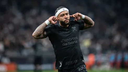 Memphis Depay a celebrar o seu primeiro golo pelo Corinthians. Foto: Imago