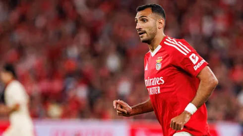 Vangelis Pavlidis bisou frente ao Santa Clara. Foto: Imago