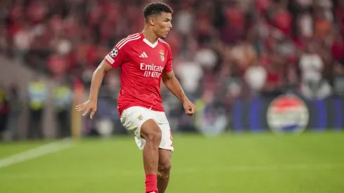 Alexander Bah em ação na Champions League. Foto: Imago