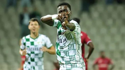 Luís Asué foi o herói do Moreirense. Foto: Imago.