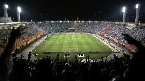 J7B8DT Santos Futebol Clube soocer fans cheering during a brazilian serie A match at the Pacaembu stadium in Sao Paulo city – Brazil