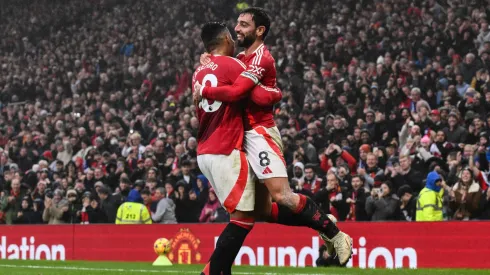 Bruno Fernandes celebra com Casemiro o último de 83 golos que já marcou pelo Manchester United. Foto: Imago