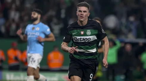 Viktor Gyökeres elogiado pelos colegas suecos. Foto: Imago.