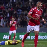 Benfica passa em Arouca e aproveita derrota do líder Sporting