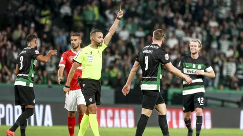 Cláudio Pereira em ação na partida entre Sporting e Santa Clara.