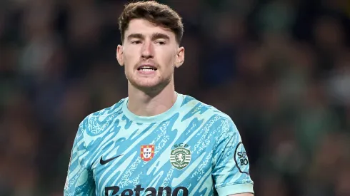 Sporting inicia conversas para renovar com Franco Israel. Foto: Imago