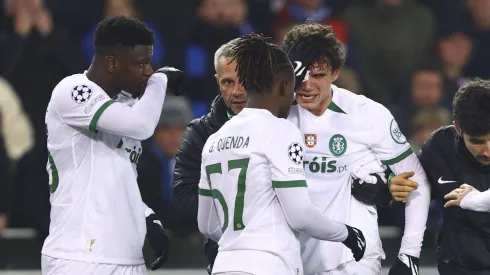 Sporting: Eduardo Quaresma é atendido em jogo da Champions League. Foto: Imago