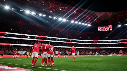 Jogadores do Benfica celebram golo de Amdouni frente ao Estoril. Foto: Imago