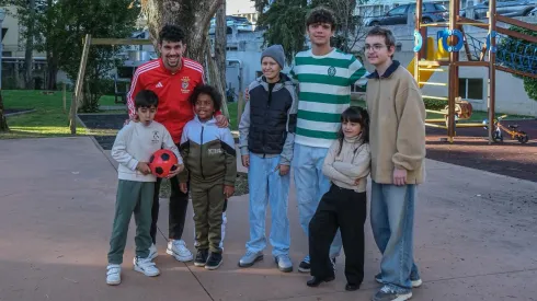 Tomás Araújo e Eduardo Quaresma juntos numa ação solidária. Foto: Site SL Benfica.