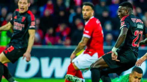 O momento em que Bruma faz o golo da vitória do Benfica. Foto: Liga Portugal.