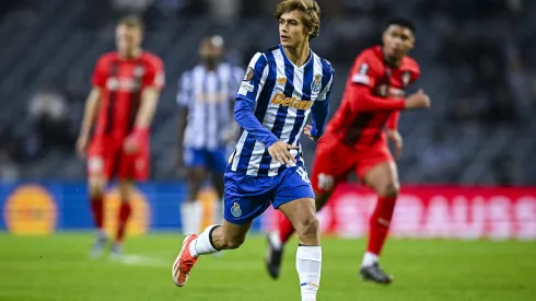 Rui Barros destaca as qualidades de Rodrigo Mora. Foto: Getty Images.